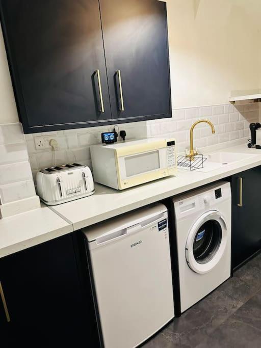 1 Luxe Exec Bedroom Apt Derby Luaran gambar